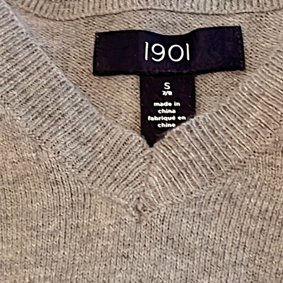 1901 Boys V-Neck Cashmere Sweater - Picture 4 of 9